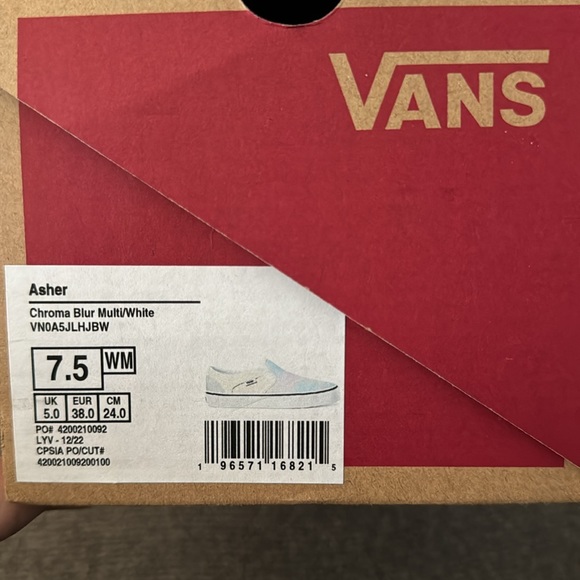 NWT Vans Women’s 7.5 Shoes - Picture 4 of 4